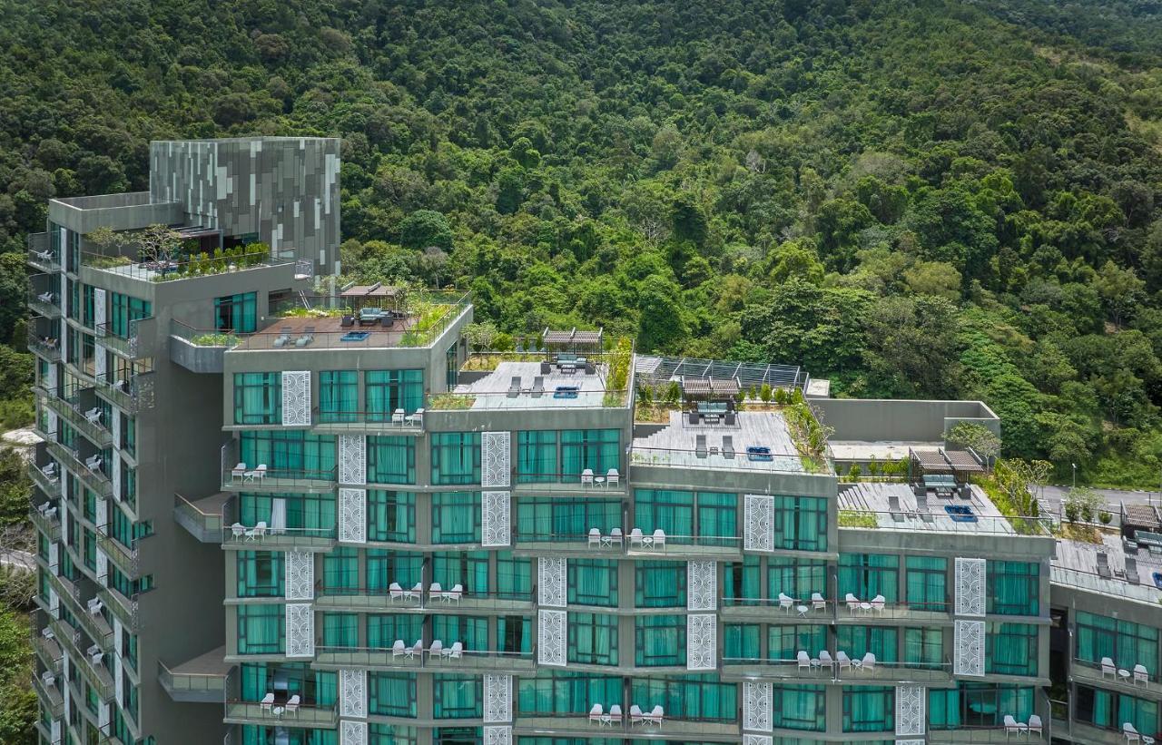 Angsana Teluk Bahang, Penang Batu Ferringhi Exterior photo The green roof of the hotel